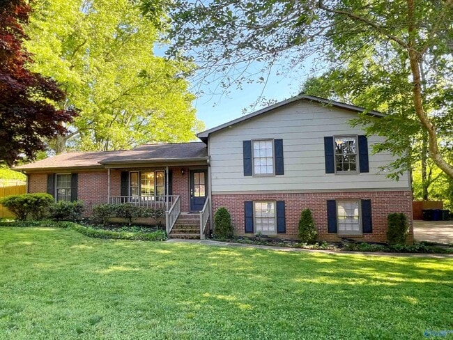 Building Photo - 204 Roy Dr