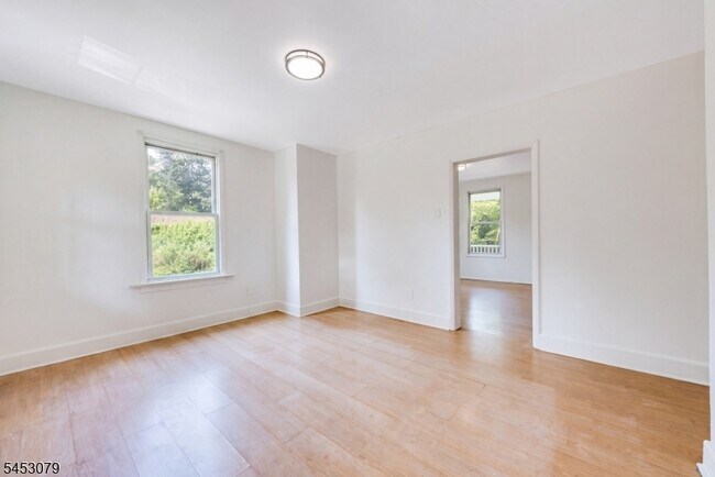 Building Photo - 37 Bowers Ln