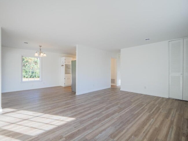 Building Photo - 2323 Frederick Pl