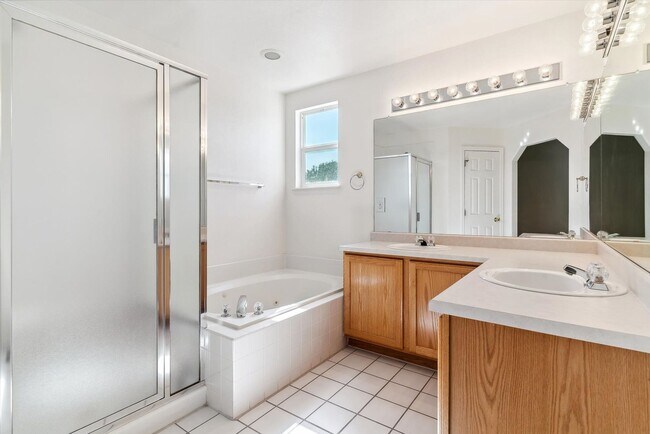 Building Photo - Spacious 3 Bed, 2.5 Bath Home In Sterling ...