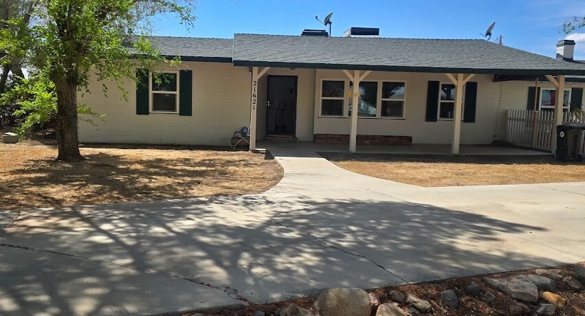 Building Photo - 21621 Pine Ridge Ave