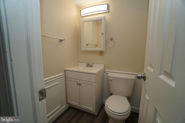 Building Photo - 915 Arch St