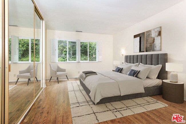 Building Photo - 1117 Roscomare Rd