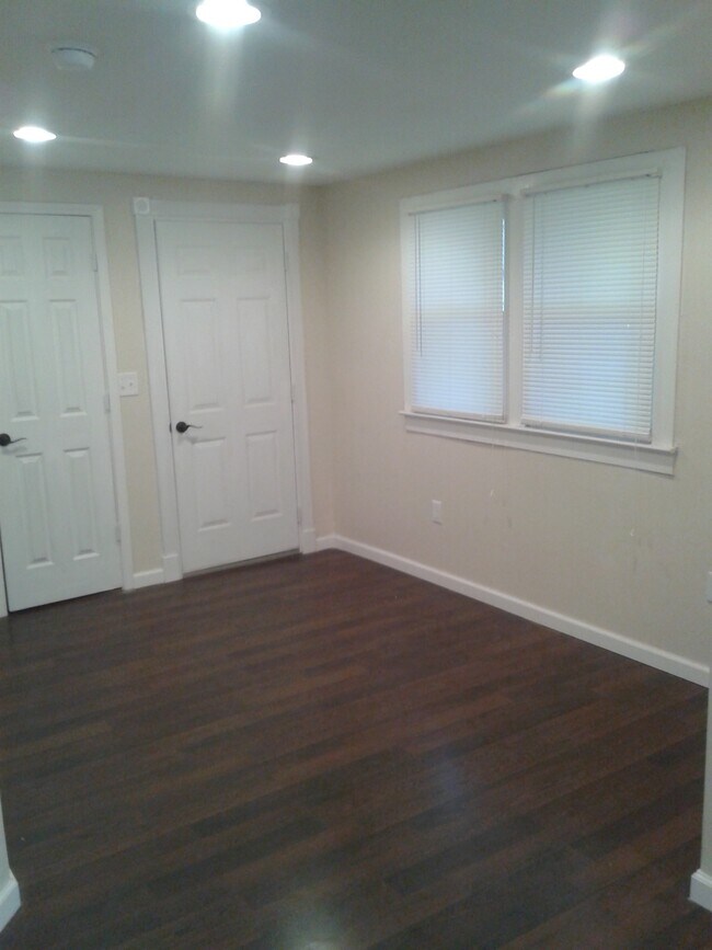 Building Photo - 723 Heywood Ave