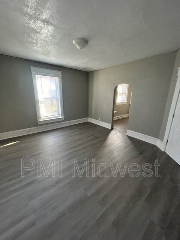 Building Photo - 2516 S Washington St