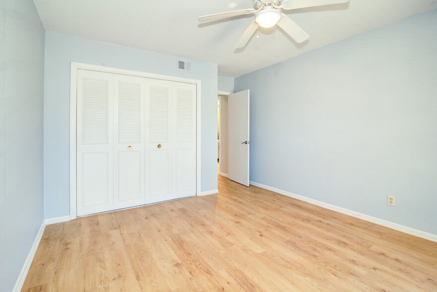Second guest bedroom - 6851 Roswell Rd