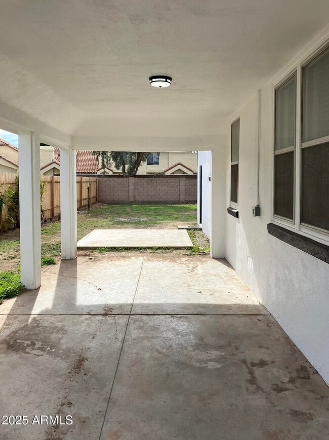 Building Photo - 423 E Crescent Ave