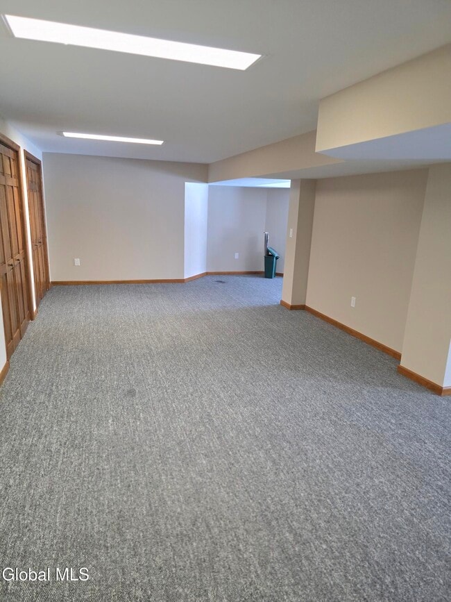 Building Photo - 7 Pineview Ct