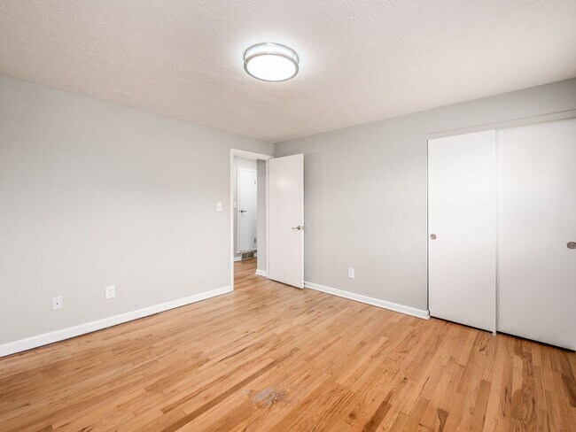 Building Photo - 4489 Mobile Dr