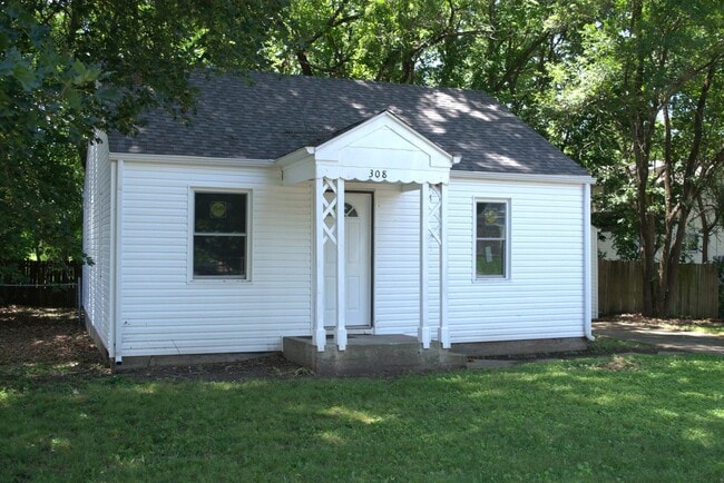 Building Photo - Great 2 Bed 1 Bath House!