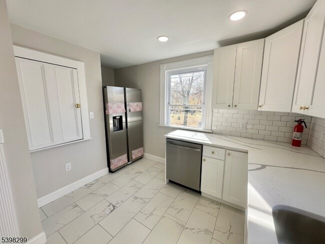 Building Photo - 328 Bloomfield Ave