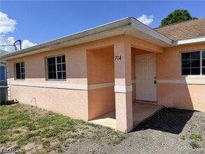 Building Photo - 714 Jack Ave S