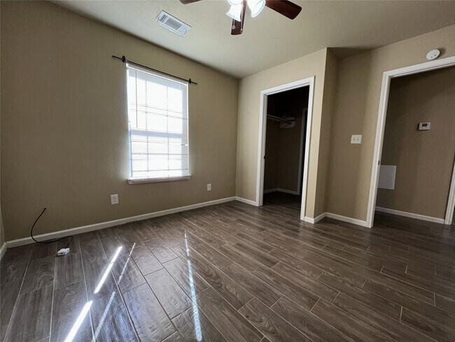 Building Photo - 875 FM 1696