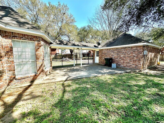 Building Photo - 3302 Richland Dr