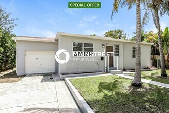 Building Photo - 2 Bedroom Pet-Friendly Home in Hollywood, ...