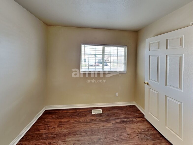 Building Photo - 1343 S 2700 E