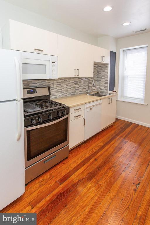 Building Photo - 427 E Main St