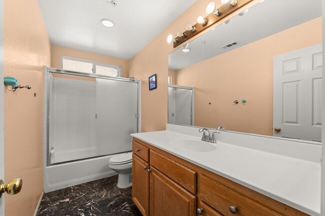 Building Photo - Beautiful 2 Story Home