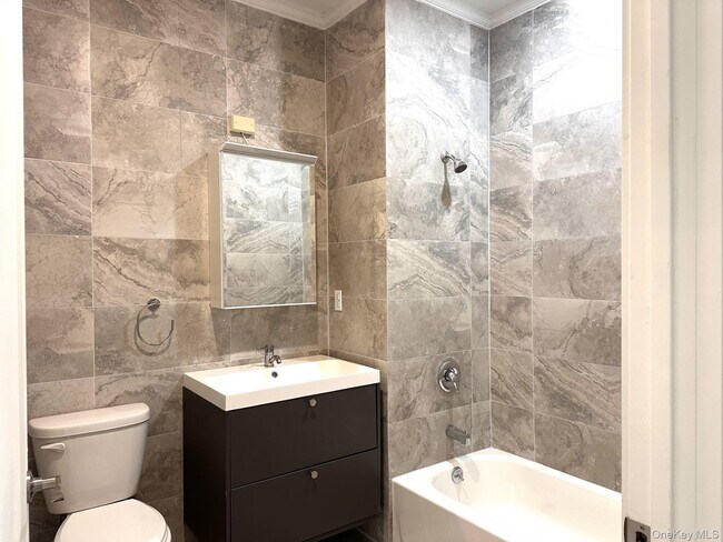 Building Photo - 362 W Merrick Rd