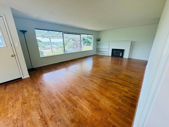 Building Photo - 3 bed/2 Bath, Spacious Home in Mount Verno...