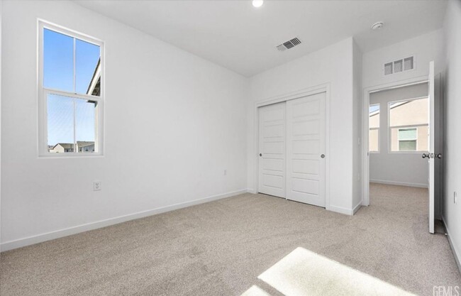 Building Photo - New Construction Call to set up a showing