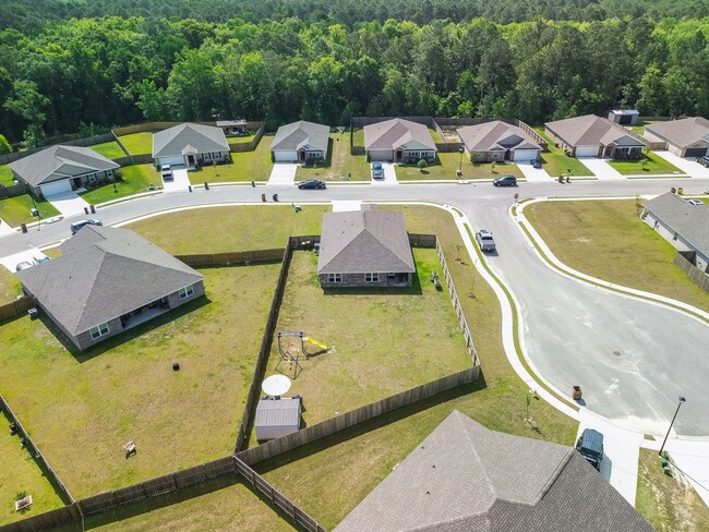 Building Photo - Beautiful 4 bed 2 bath
