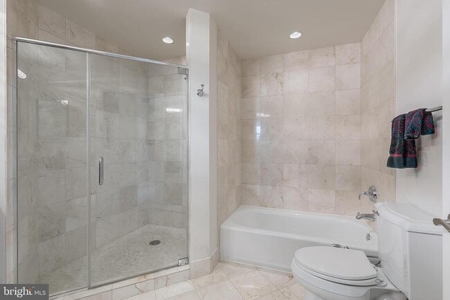 Building Photo - 8220 Crestwood Heights Dr