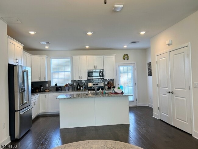 Building Photo - 14 Gerhard Pl