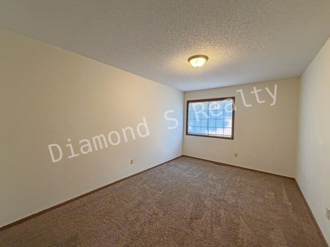Building Photo - 1523-1523 N Clay Ave