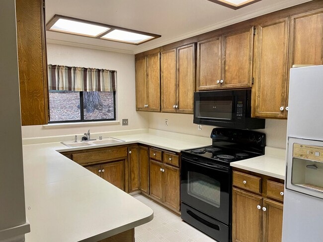 Building Photo - Great family home in Alta Sierra