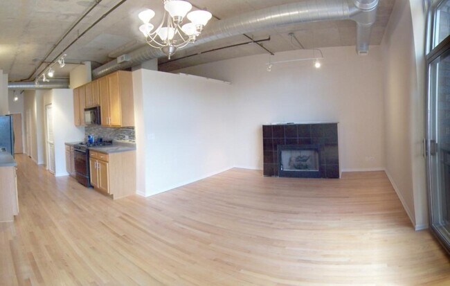 Building Photo - 1000 W Adams St
