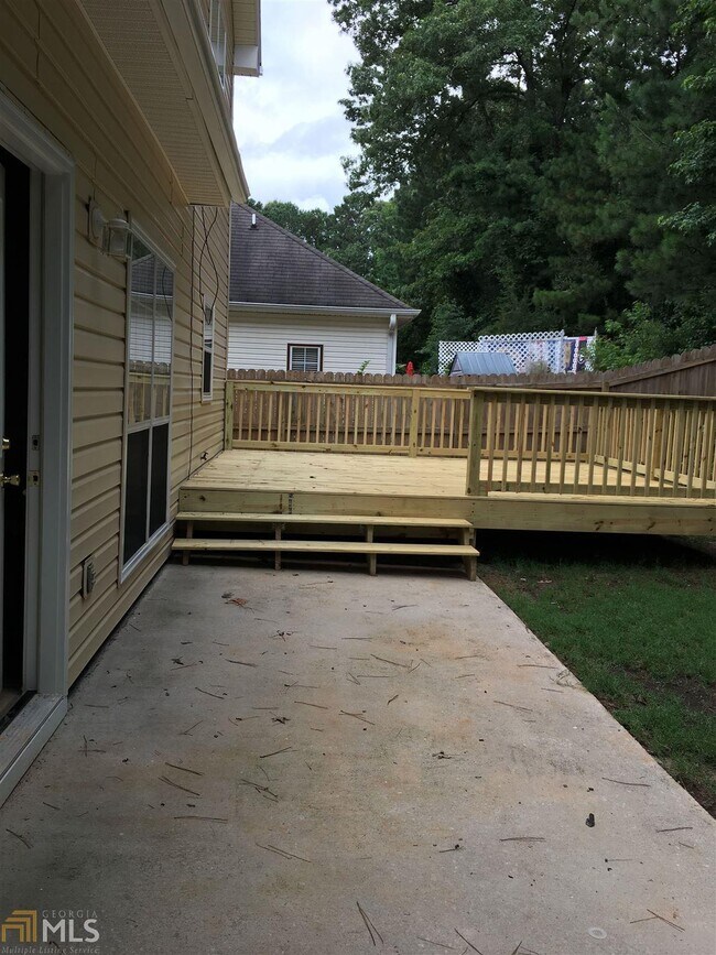 Building Photo - 111 Clarin Way
