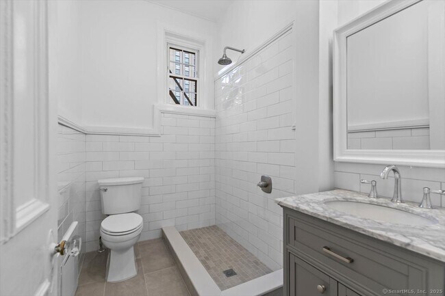 Building Photo - 284 Orange St
