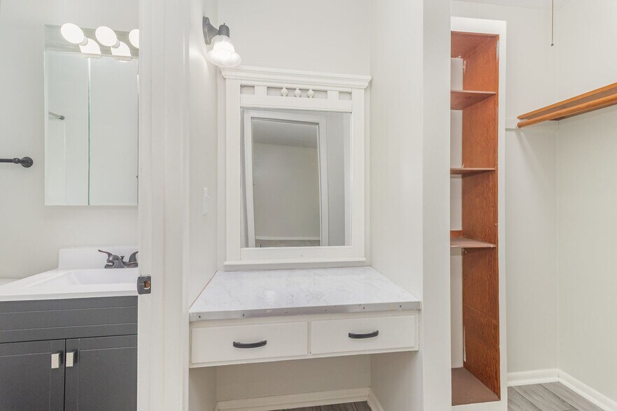 Building Photo - 2009 Commerce Blvd