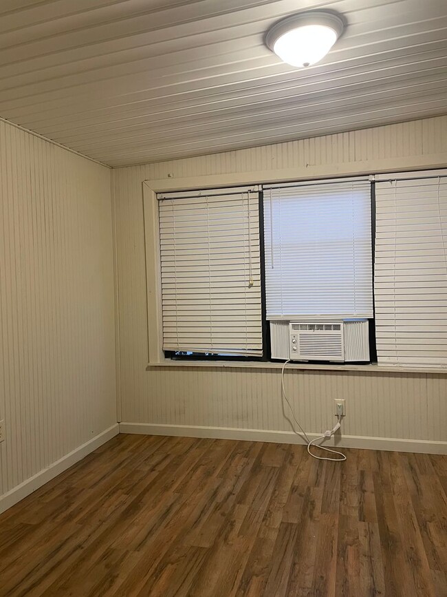 Building Photo - 3bed/2bath mobile home in non age restrict...