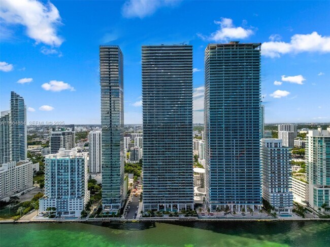 Building Photo - 700 NE 24th St