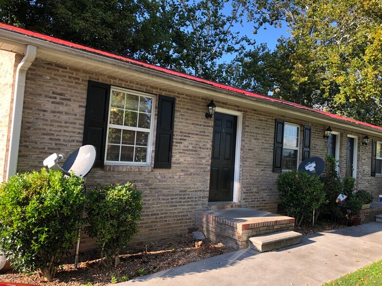 Building Photo - 800 John Exum Pkwy