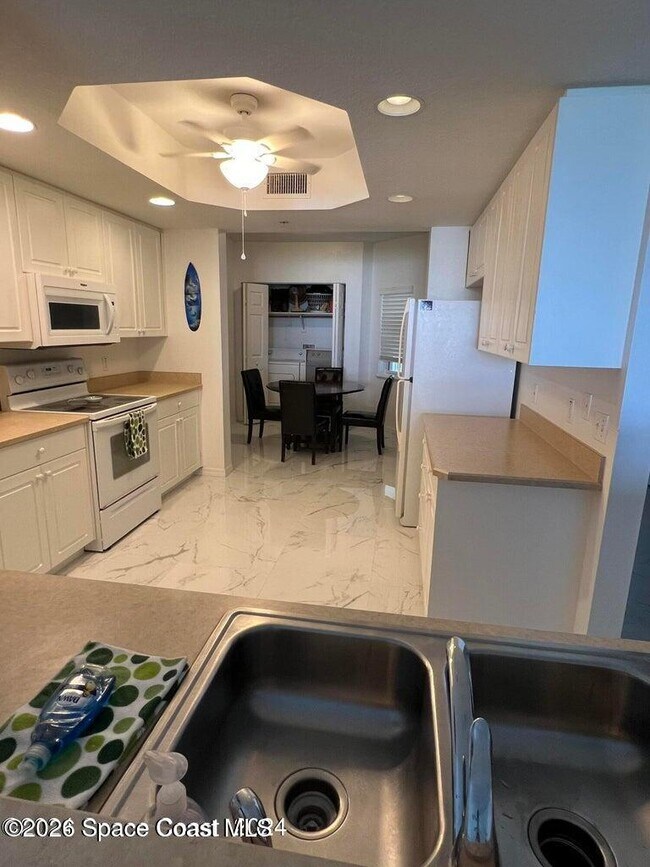 Building Photo - 8871 Lake Dr