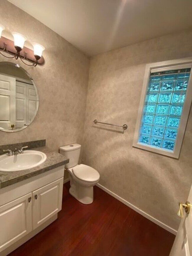 Building Photo - 2 Bed 3 Bath Condo at Galleria in the Hear...
