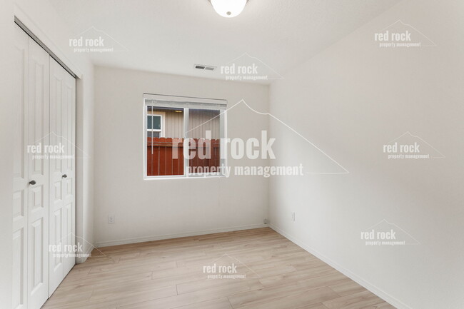 Building Photo - 718 S Edgerton Ln