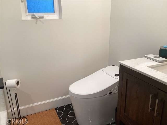 Building Photo - 233 Almon Dr