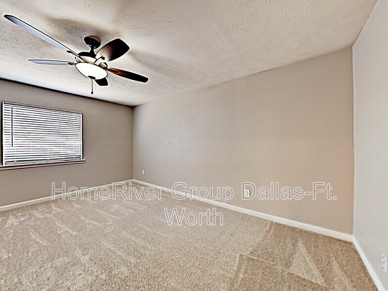 Building Photo - 5117 Bartlett Dr