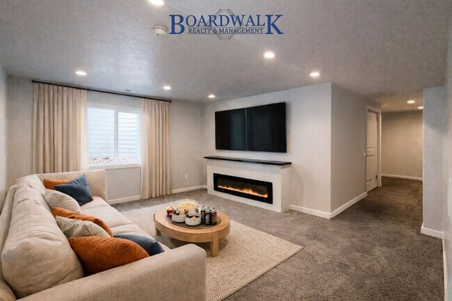 Building Photo - Modern 4-Bedroom Home in Herriman