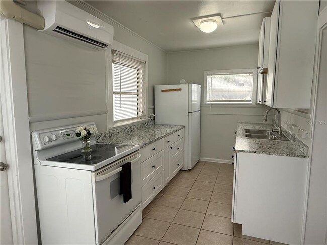 Building Photo - 408 3rd Ave E