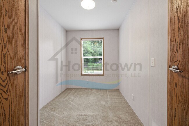 Building Photo - 136 Cedar Hill