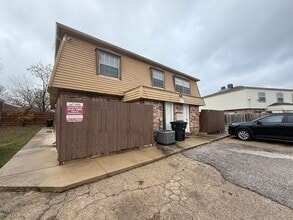 Building Photo - 2304 Wales Cir