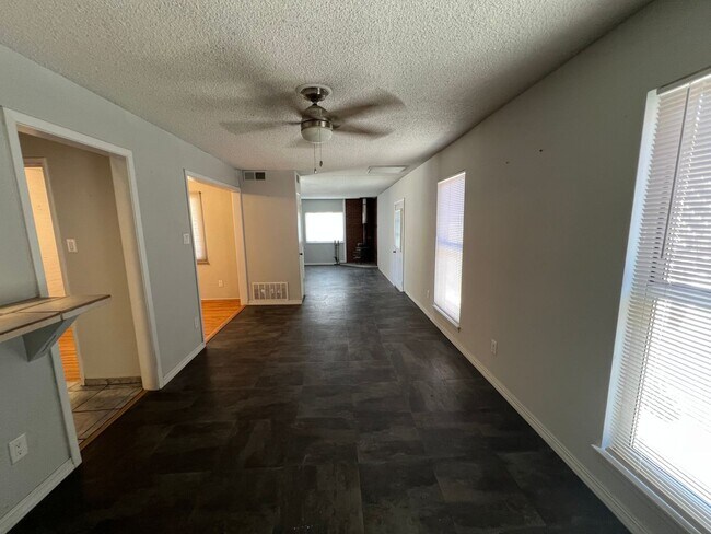 Building Photo - NE 3/BD 2/BA 2/CG
