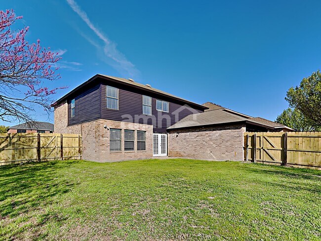 Building Photo - 304 Sandlewood Ln