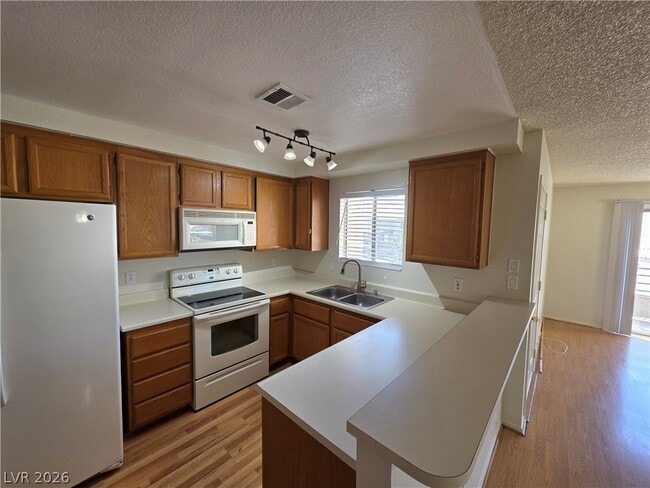 Building Photo - 2200 Highpointe Dr