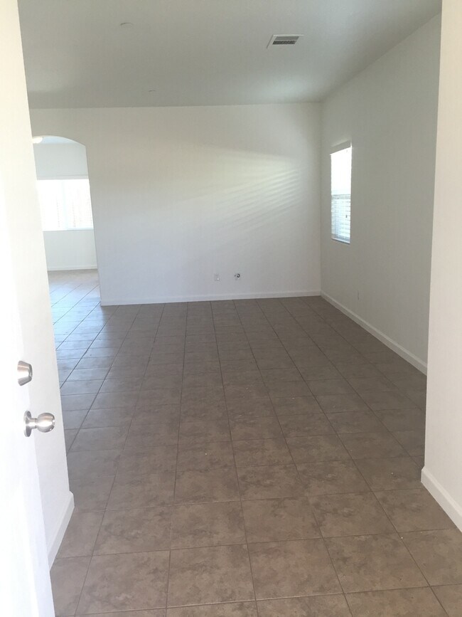 Building Photo - 3 Bedroom Brand New Madera Home for Rent